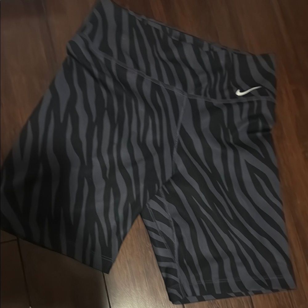 Nike Zebra Print Athletic Shorts - Size Small Like NEW  Dri Fit - Purple & Black